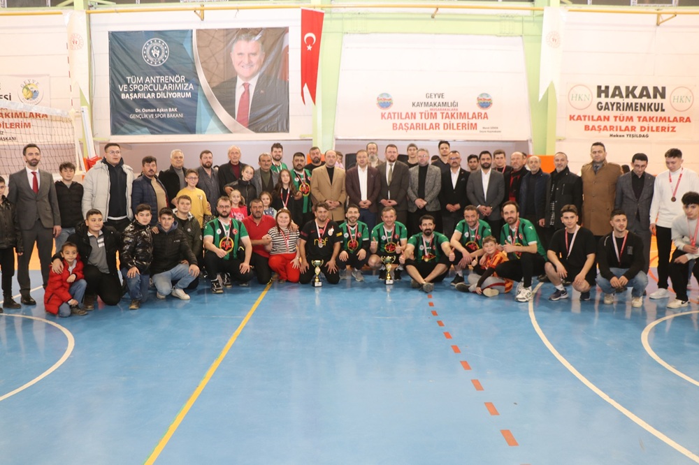 GEYVE’DE TURNUVANIN ŞAMPİYONU GENÇLİK MERKEZİ